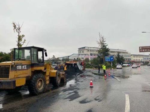 汉中头条108国道货车,108国道汉中货车繁忙景象掠影